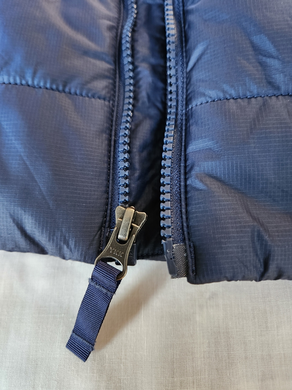 The North Face Women's Navy Packable Puffer Vest (Flare Vest) - Picture 8 of 12